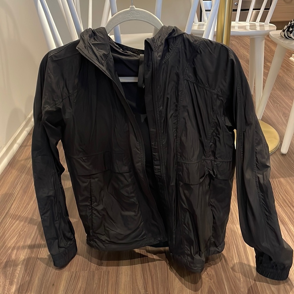 Lululemon packable wind breaker